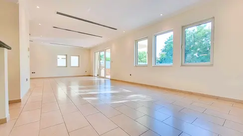 INDEPENDENT 3BR VILLA+GARDEN SPACE-JUMERIAH PARK