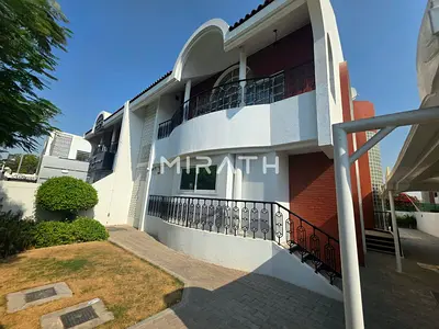 COMMERCIAL VILLA IN PRIME LOCATION FOR DIFFERENT ACTIVITIES