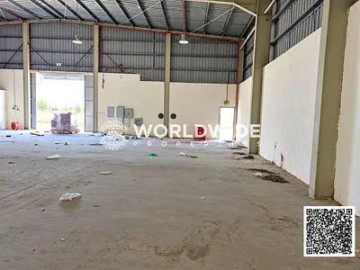 مستودع جديد كلياً بمساحة 10,000 قدم مربع في الطابق الأرضي بموقع متميز في منطقة "الجرف 1" — مزود بطاقة كهربائية بقدرة 160 كيلوواط ونظام رشاشات إطفاء ال