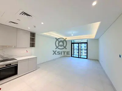Modern BR+Laundry|Equipped Kitchen|Pool View