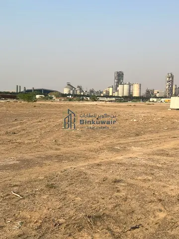 للبيع ارض مميزه في المالحه موقع مميز امام مصنع الاسمنت