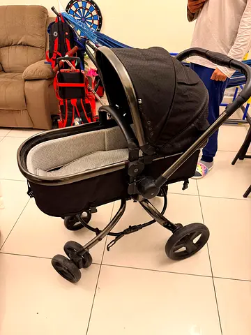 Black 2-in-1 Baby Stroller with Bassinet (Good Condition)