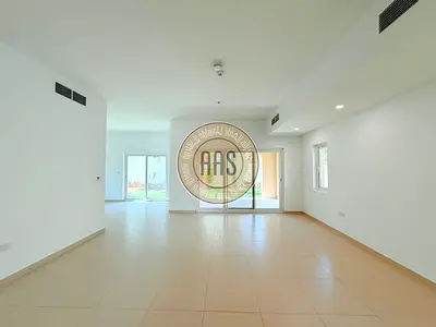 Spacious 4BR Villa with Private Garden | La Quinta