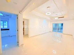 LUXURY | UNFURNISHED | CLOSED KITCHEN