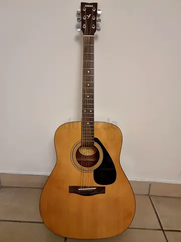 YAMAHA Acoustic guitar F310