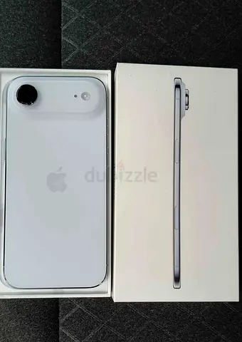 White Apple iPhone (boxed) - Good condition