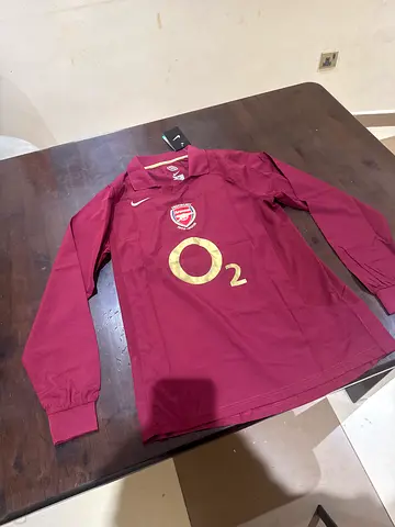Maroon Long-Sleeve Arsenal Football Jersey (O2 Sponsor) - Size Tag Attached thiery henry