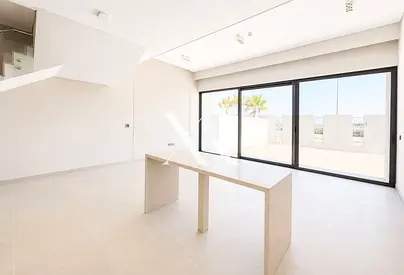 VACANT SOON | FLEXIBLE CHQ | CORNER UNIT