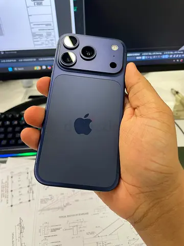 iPhone 17 pro 256gb physical sim and esim. good condition