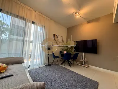 FURNISHED | END UNIT WITH L SHAPE GARDEN | R2EM