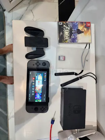 Nintendo Switch console bundle with Zelda Breath of the Wild, dock and accessories  NOTE:: POWER ORD
