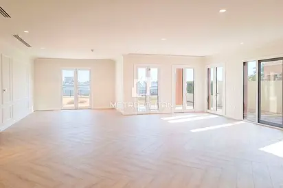 Seafront 5 Bed Villa | Prime Location | Best Price