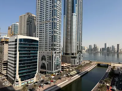 شقة للبيع بمساحة 1800 قدم مربع | إطلالة مفتوحة بالكامل | غرفة خادمة ماستر | موقف سيارات