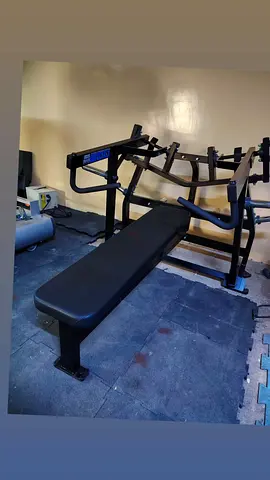 HAMMER STRENGTH
ISO-LATERAL HORIZONTAL BENCH PRESS