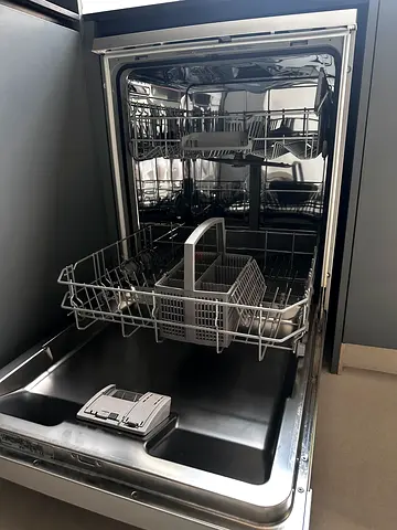 Built-in stainless steel dishwasher - excellent condition