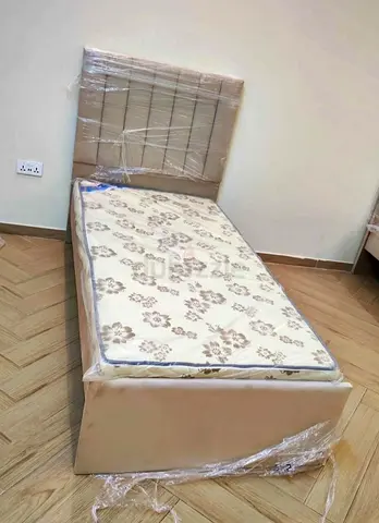 BRAND NEW SINGLE WOOD BED 90X190 CM WITH MATTRESS