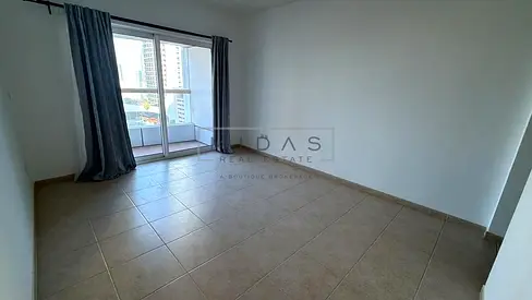 1BR/Vacant/Un Furnished/Close to Tram & Super Market