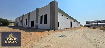 4 warehouses for rent, each measuring 17,000 square feet, with 140 kW of electricity; the price is 3
