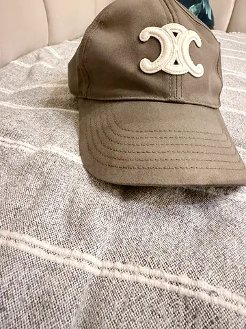 Celine hat