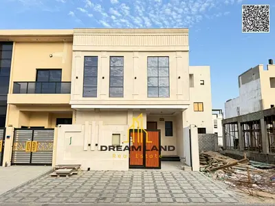 A luxurious 4-bedroom villa, spanning two floors plus a rooftop, situated in a prime location close to all amenities. Offered on a freehold basis.