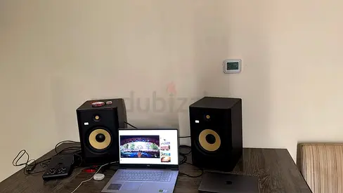 Pair of bookshelf studio speakers (black) - good condition
