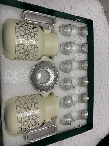 Set of 2 insulated thermos flasks with 12 glass cups and serving bowl - like new