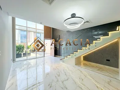 1 BR Townhouse I Modern Design I Well Maintained