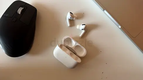Apple AirPods Pro with Charging Case - Used