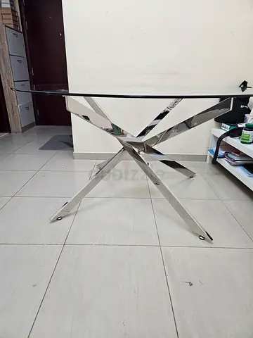 Round glass table