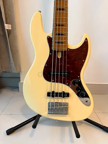 5-string electric bass guitar - good working condition
