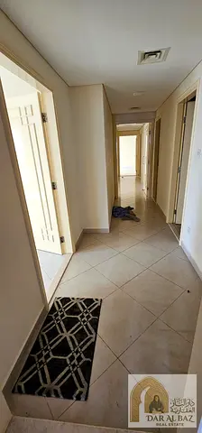 🏡 **للإيجار في المجاز 3 – الشارقة** ✨ شقة واسعة ومميزة للعائلات 🛏️ 4 غرف وصالة واسعة جداً 🍽️ مطبخ واسع 🧹 غرفة خادمة ماستر 🚿 3 حمامات 🛏️ غرفة م