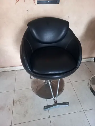 Saloon chair