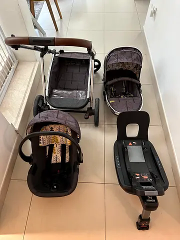 Cosatto Baby Car seats with base + strolers with todler seats (for twins or siblings)