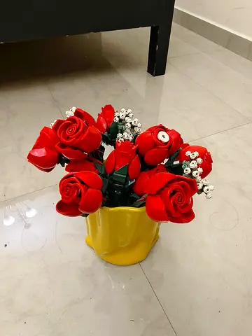 LEGO-style red rose bouquet in yellow pot (decor set)