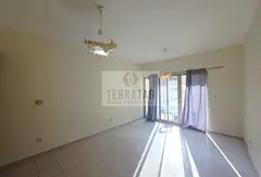 STUDIO WITH KITCHEN APPLIANCES | MID FLOOR