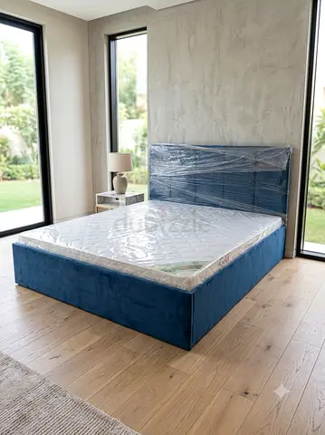 LBkue Queen Size Bed With Mattress New For Sale