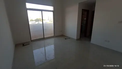 غرفه وصاله ماستر اول ساكن مع خزائن بالحائط تاني صف من كورنيش عجمان