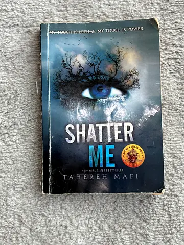 Shatter Me by Tahereh Mafi - Paperback (used)