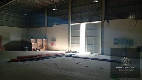 Warehouse for annual rent – Al Jurf Industrial Area 2, Ajman. Prime location in Al Jurf Industrial Area 2, Ajman. Total area: 5,000 square feet. Ele