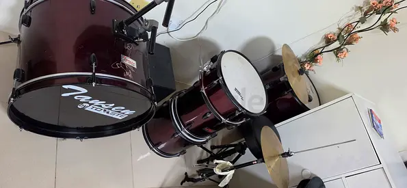 Partial 5-piece Drum Set (Bass, Tom, Snare, Hi-hat, Crash) - Average Condition