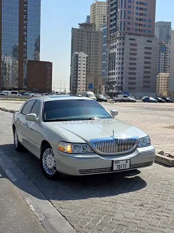 2007 Lincoln Town Car Signature Limited - American Specs