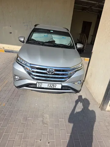 تويوتا راش EX 2023 | ممشى نادر 26,492 كم | صبغ بحالة الوكالة | فحص RTA ناجح وجاهToyota Rush EX 2023ز