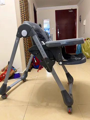 Baby High Chair – Adjustable Height, Feeding Tray & Wheels
