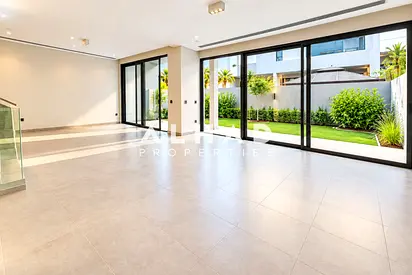 Unfurnished | Single Row | Private Garden