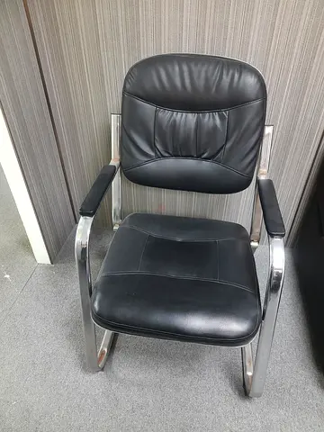 Black Leather Office Visitor Chair with Chrome Frame