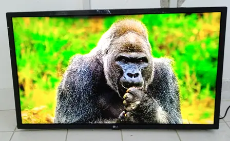 LG 32-inch Smart  LED TV in good working condition