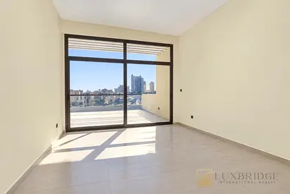 Vibrant Waterfront Living | Prime Location