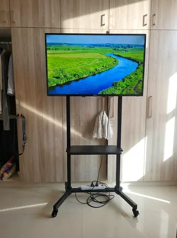 Pristine 50" Nikai 4K Smart TV + Heavy Duty Perlegear Rolling Cart