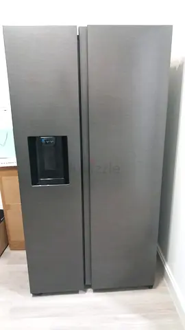 Samsung side by side refrigerator with water dispenser and ice maker