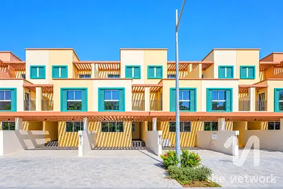 Elegant 5BR Townhouse | Single Row | Vacant